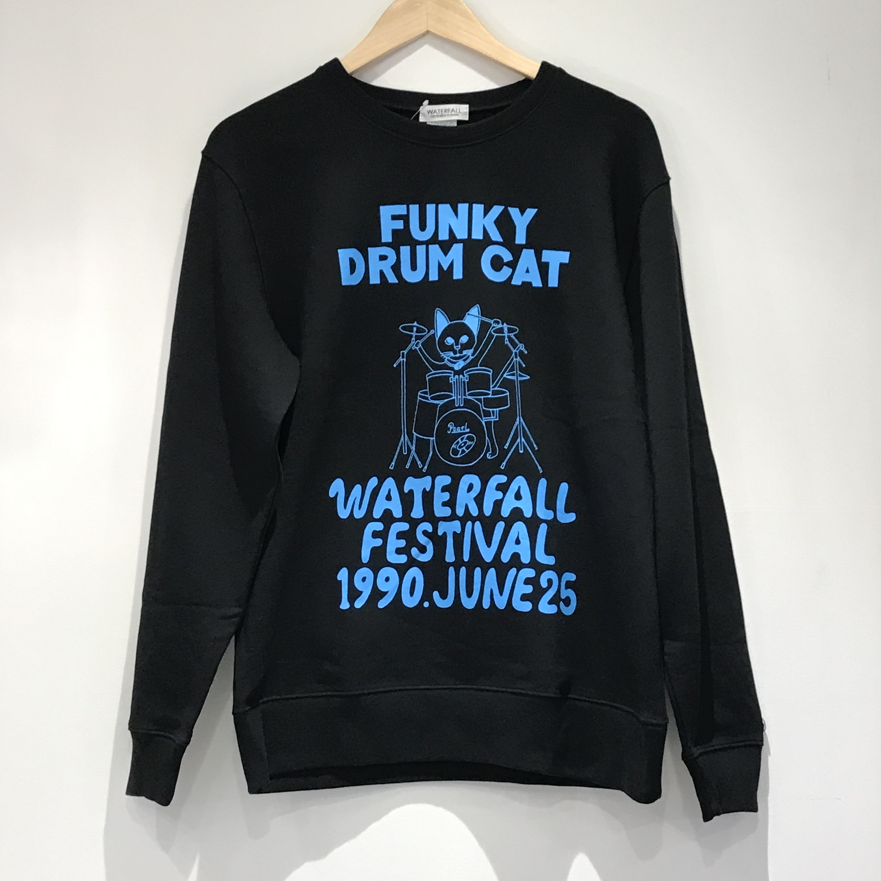 「猫ドラム」レコードワッペン猫ツアースウェット  ブラック　XLサイズ　WATERFALL