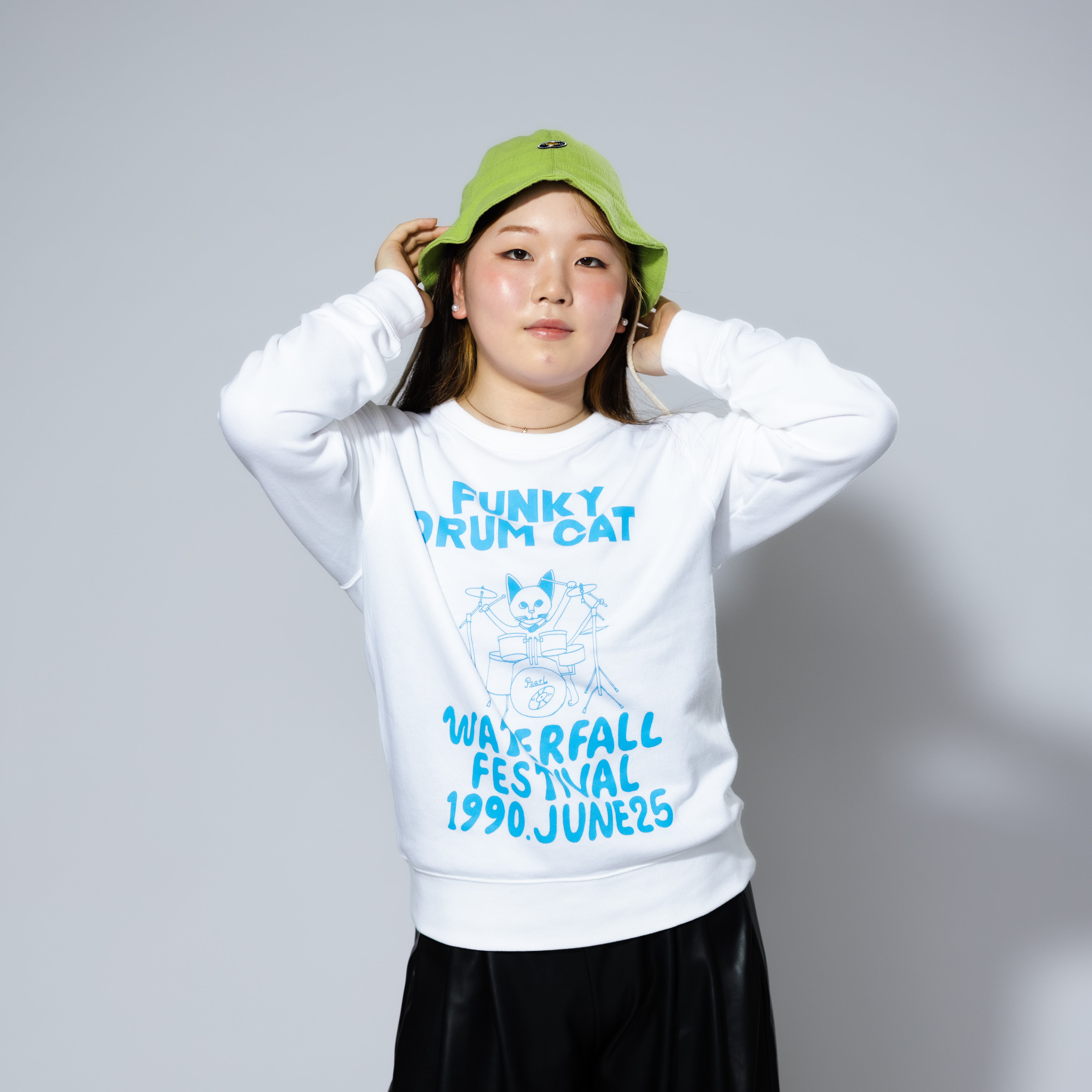 「猫ドラム」レコードワッペン猫ツアースウェット  ホワイト　Lサイズ　WATERFALL