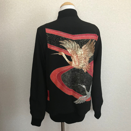 37☆黒留袖☆着物リメイク ☆レディースM☆ブルゾン☆スカジャン 