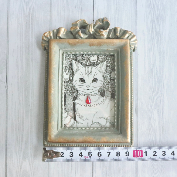 原画【一点物】「こちらを見る猫」　アンティーク風なペン画のインテリアアート　動物とカボション　リビングや玄関に 3枚目の画像