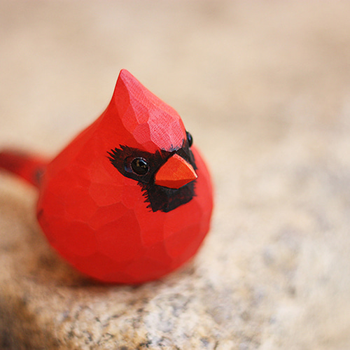 椴木小鳥木彫り 恩愛のメインレッドフィンチ 手作り実木置物 その他