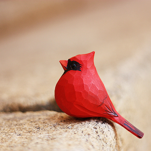 椴木小鳥木彫り 恩愛のメインレッドフィンチ 手作り実木置物