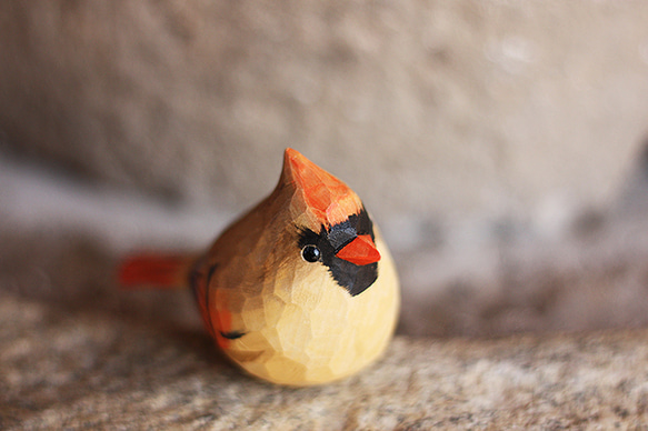 椴木小鳥木彫り　恩愛のメインレッドフィンチ　手作り実木置物 9枚目の画像
