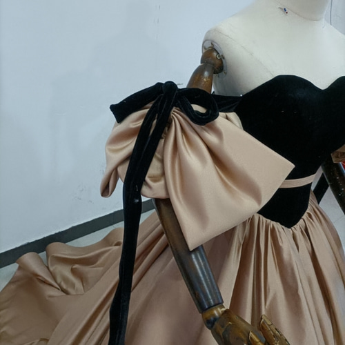 人気上昇！パーティードレス カーキ色 ベアトップ 取り外し袖 編み上げ  