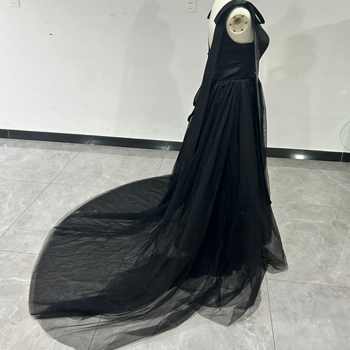 人気上昇！パーティードレス 黒 Vネック 背中見せ ソフトチュール  