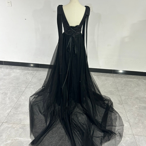 人気上昇！パーティードレス 黒 Vネック 背中見せ ソフトチュール  