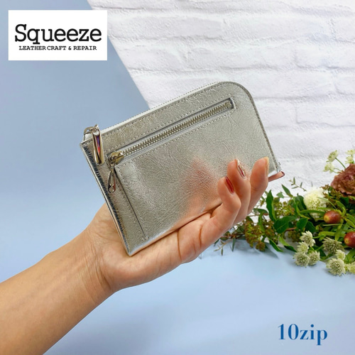 薄くて軽いL字長財布 24枚カードポケット 牛革シルバー箔 Squeeze 長