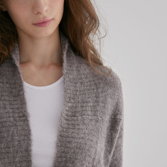 羊駝披肩式兩用外套 - 暖灰 第4張的照片