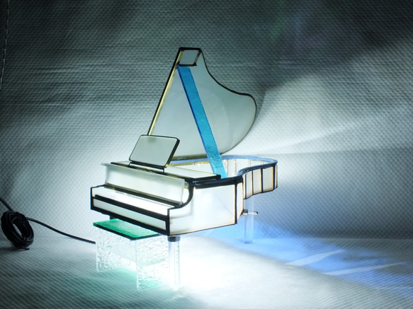 フロストガラスのグランドピアノ  ver.3　ＬＥＤが点灯する手作りピアノ 2枚目の画像