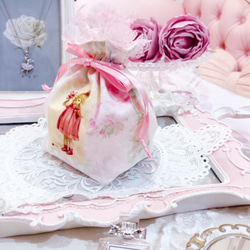 ヴィクトリアン　女の子　コロンと可愛い巾着ポーチ　YUWA  白　ピンク　薔薇　rose リボン　クラシカル　母の日 2枚目の画像