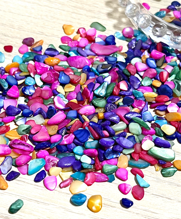 ⑥シェル さざれ カラフル 染色 カラフルさざれ石/ 染色シェル 50g その他素材 hana hana 通販