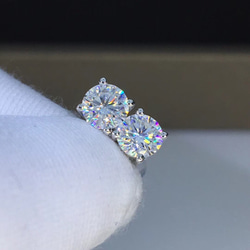 【合計1カラット 】輝くモアサナイト　ダイヤモンド　ピアス 3枚目の画像
