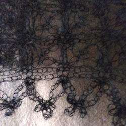黒モヘアベース　かぎ針編みマフラー 6枚目の画像