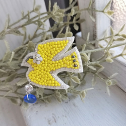 幸せの黄色い鳥*ビーズ刺繍ブローチ 5枚目の画像