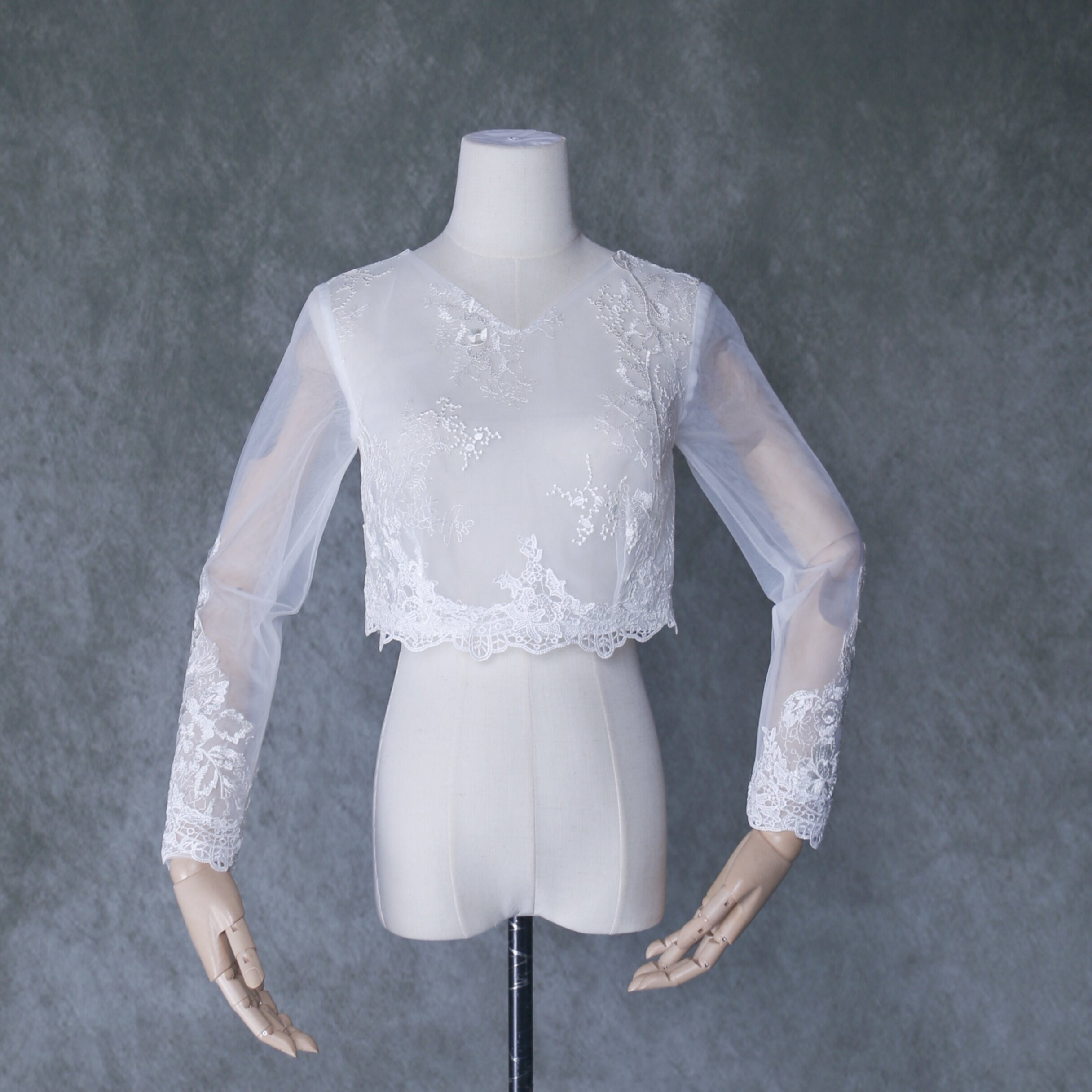 ボレロ  フェミニンなフレームレースの袖トップス  ファスナー  Vネック  流れる透け花レース  ウェディングドレス