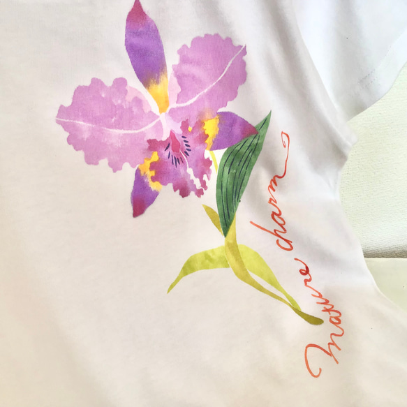 【受注生産】型染Tシャツ　12月誕生花カトレア 3枚目の画像