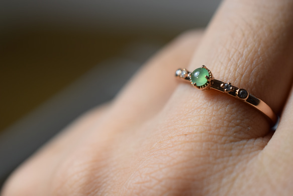 SR3-129 ミニ 氷種 明るく浅い若緑色 ミャンマー産 天然 本翡翠 リング 指輪 シンプル フリーサイズ 金属アレ 9枚目の画像
