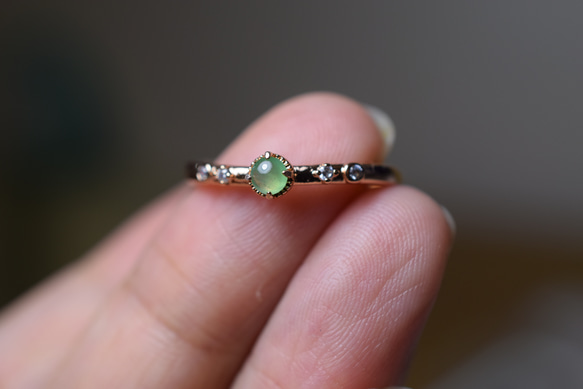 SR3-129 ミニ 氷種 明るく浅い若緑色 ミャンマー産 天然 本翡翠 リング 指輪 シンプル フリーサイズ 金属アレ 1枚目の画像