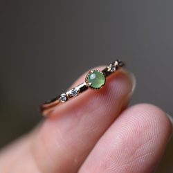 SR3-129 ミニ 氷種 明るく浅い若緑色 ミャンマー産 天然 本翡翠 リング 指輪 シンプル フリーサイズ 金属アレ 3枚目の画像
