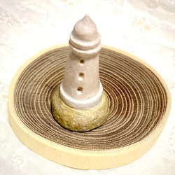 木で作った「螺旋階段のある灯台」の置物(エンジュの切り株付き) 13枚目の画像