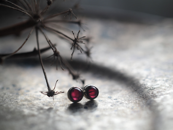 garnet silver pierce (nanten) 1枚目の画像