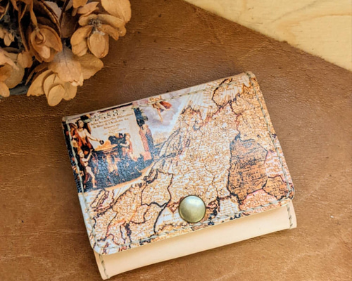 ぐしぐし手縫い＊アンティークな地図柄の本革ブックカバー＊ ぐしぐし手縫い＊アンティークな地図柄の本革ブックカバー＊