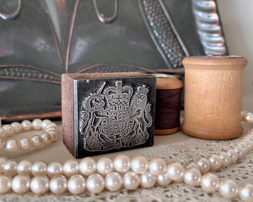 イギリスアンティーク 純銀フォトスタンド １９１３年ロンドン刻印 英国王室御用達 イギリスアンティーク 純銀フォトスタンド 1913年ロンドン刻印