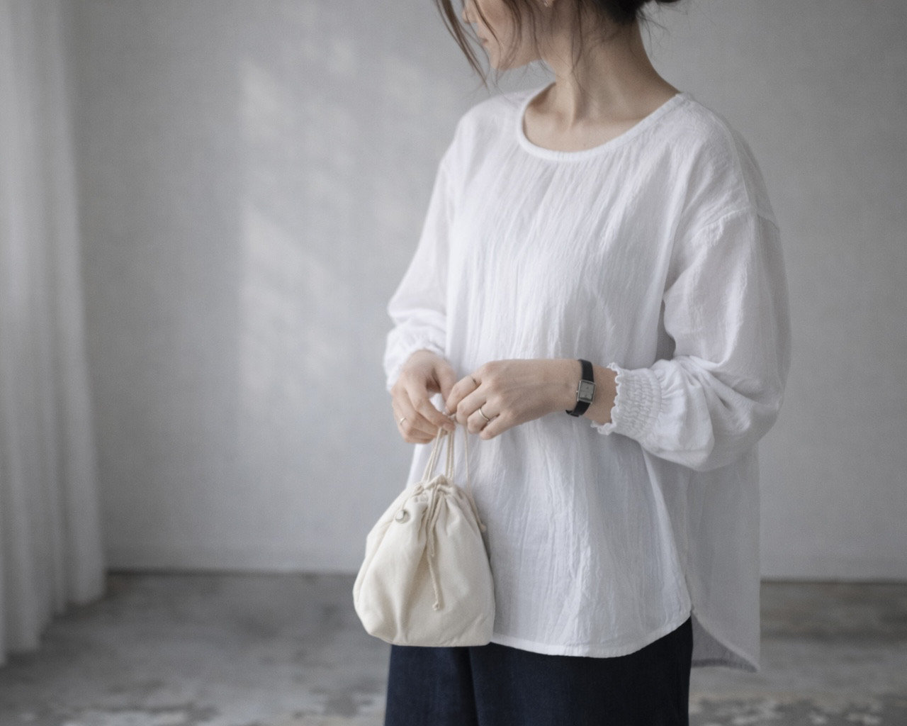 ふわふわ厚みが2倍！厚手ダブルガーゼブラウス／シャーリング袖のシンプルなブラウス／ふっくらダブルガーゼ／ホワイト