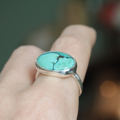 天然ターコイズの覆輪リング（ふくりんリング）シルバー925 一点物