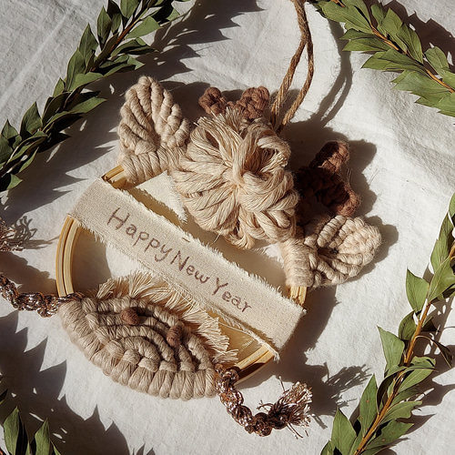 マクラメ編みで彩りを！お正月飾りの辰年リース その他インテリア雑貨  