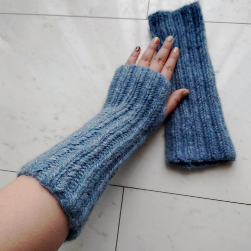 アームウォーマー ふわふわ モヘア ネイビー MIX 編み 手編み 編み物