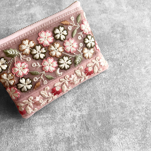 インド刺繍生地　ポーチ インド刺繍生地 ポーチ ゴールド系 20cmファスナー - メルカリ