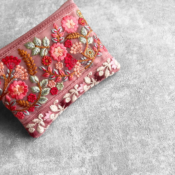 桜/インド刺繍×帆布★カラビナ付きフラットポーチ/マルチケース【2種類からお選びいただけます】 9枚目の画像