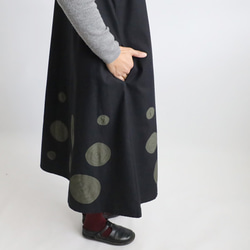 ＊ラスト１春ウララ１１２ｃｍぐるぐる刺繍パッチワーク　ワンピース　ジャンパースカート　ベビーキャンバスコットン黒B06B 7枚目の画像