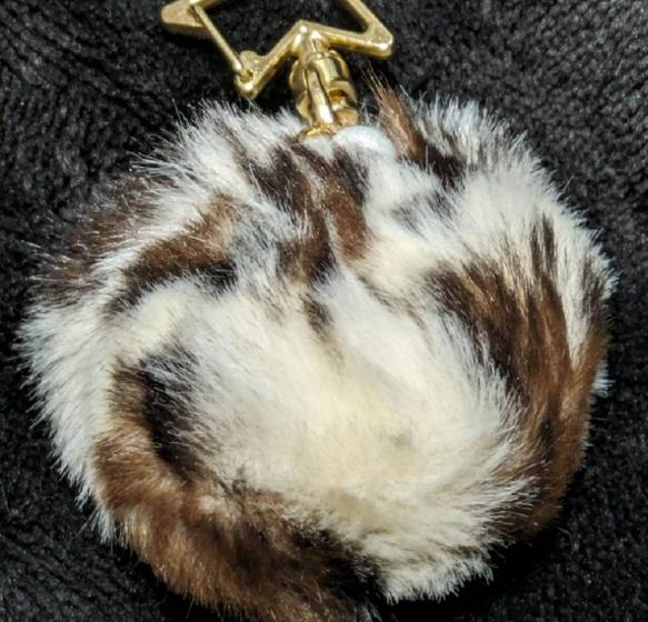 人気　話題　数量限定　送料無料　バックチャーム　キーホルダー　ファー　トラ猫　可愛い　プレゼント 1枚目の画像