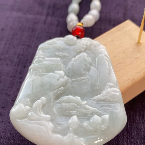 本翡翠 ネックレス イノシシ 可愛い 豚 ミャンマー産 天然翡翠 ヒスイ