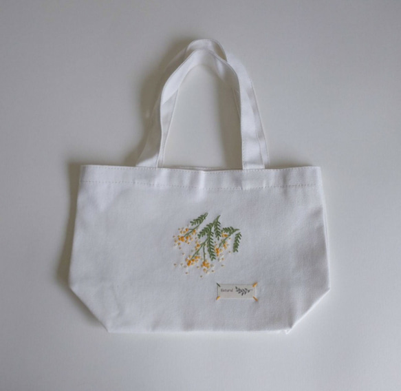 手刺繍　トートバッグ　野の花(ミモザ)　 3枚目の画像