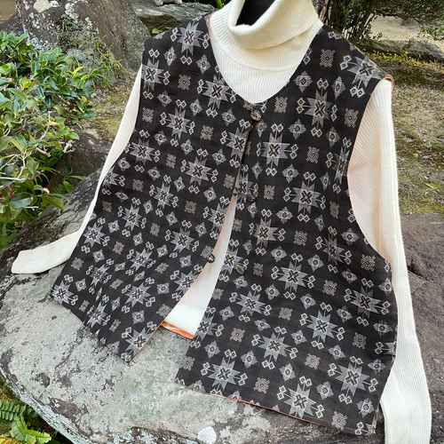 着物リメイク ハンドメイド リバーシブルベスト 正絹黒大島紬と