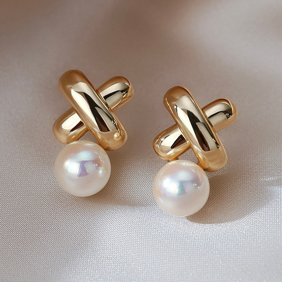 輕奢淡水珍珠s925銀針交叉耳環/ 新年拜年時尚耳飾單品 第4張的照片