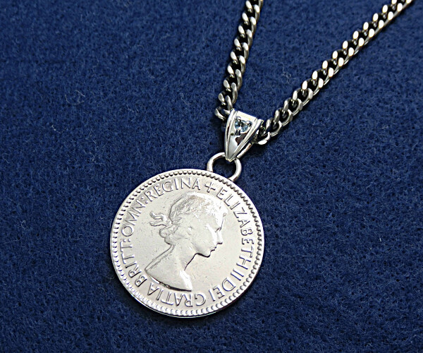 天然アクアマリン（３月の誕生石）・　6ペンスラッキーコインペンダント＊あなたの誕生石もセットできます。