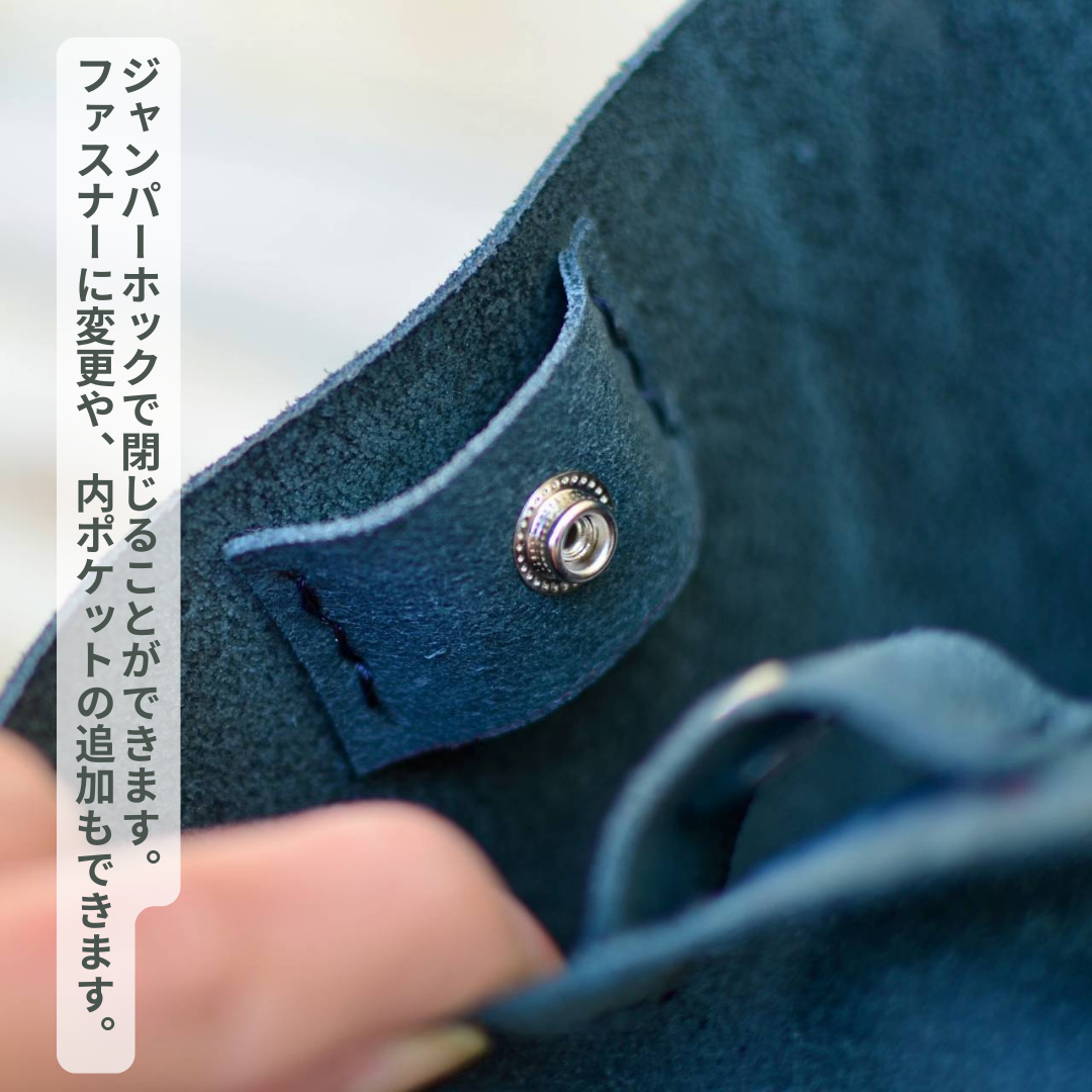 大型レザートートバッグ - A4も余裕で収納 キャンバストート風のシックブラックスタイルのハンドメイドアート