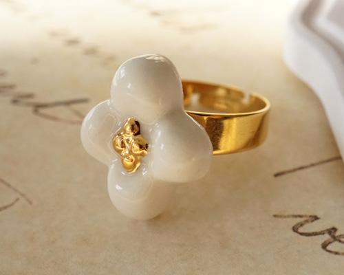 寄れる！小物やアクセサリー出品者に！おすすめ！変換リング！かんたん！便利！美品 Ring Pillow」名前・メッセージ・日付を自由に刻印できる手作りの木製