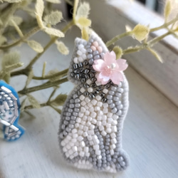 お魚くわえたそうな猫と桜*ビーズ刺繍ブローチ 9枚目の画像