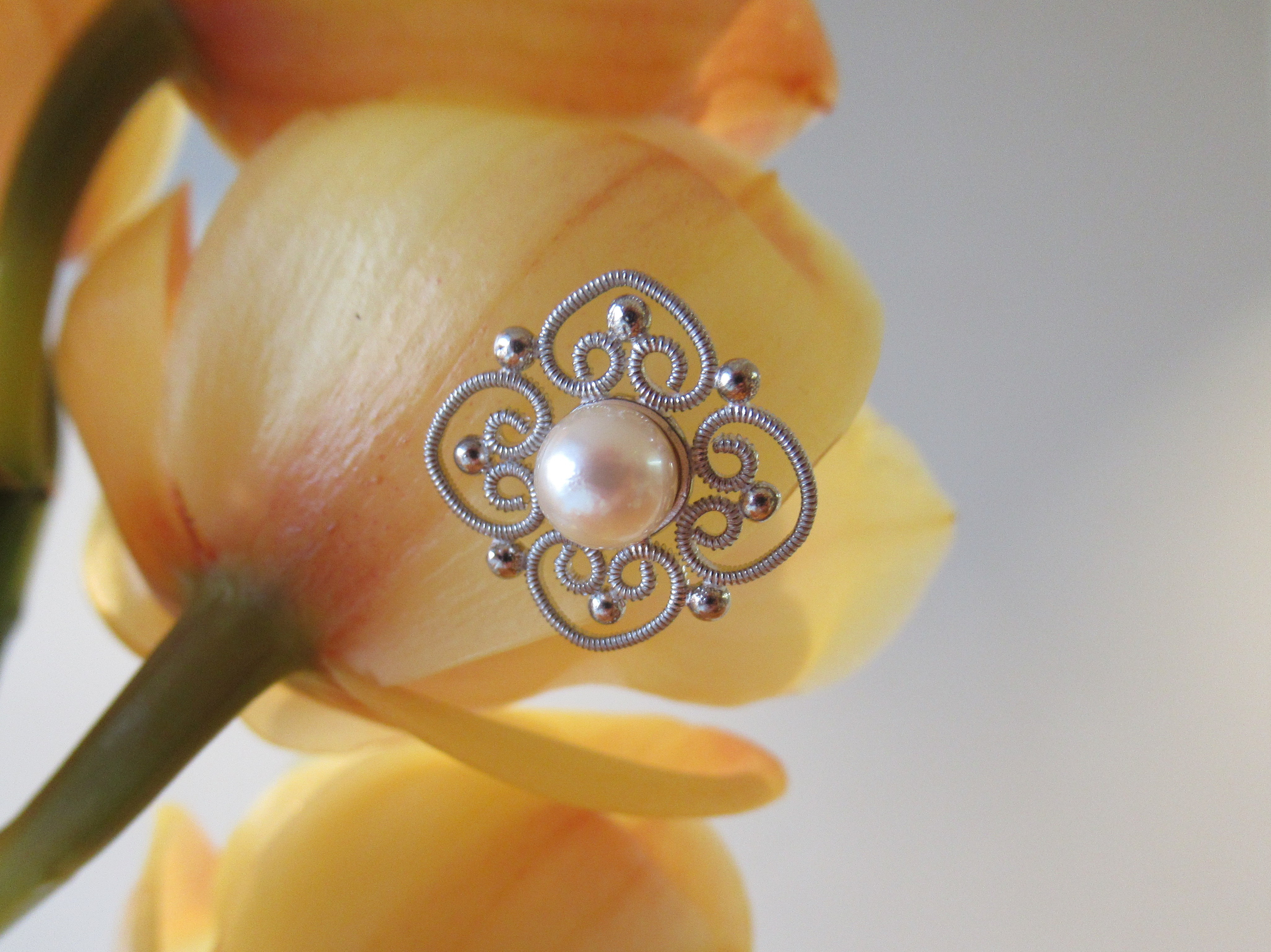 真珠のマードレヴィタートピアス（ペア）