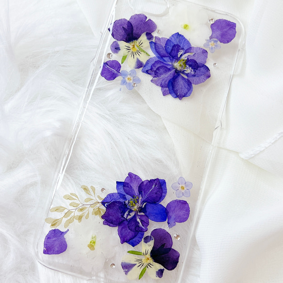 【全機種対応】ブルー×パープルの押し花スマホカバー 1枚目の画像