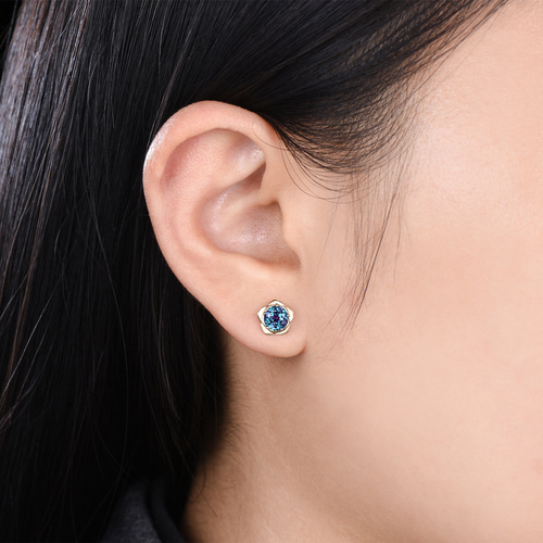 ユニークな 6 月の誕生石 アレキサンドライト ピアス ネジバネ式