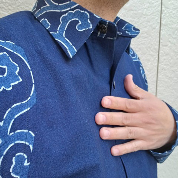 吉兆藍木綿和柄シャツ（大唐草模様×無地藍木綿） 4枚目の画像