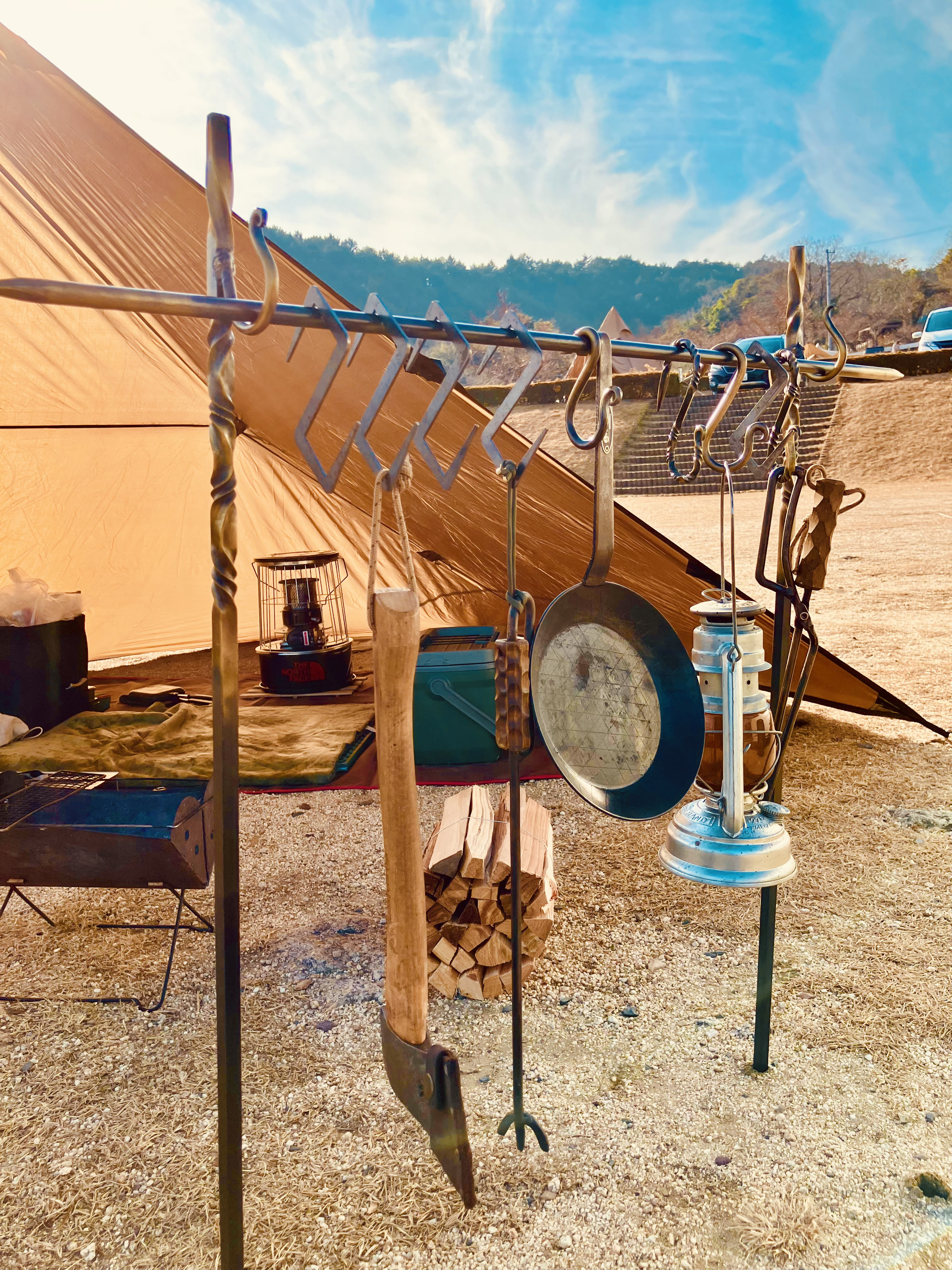 ツイストランタンハンガー　焚き火ツール　ランタンスタンド　スチール製