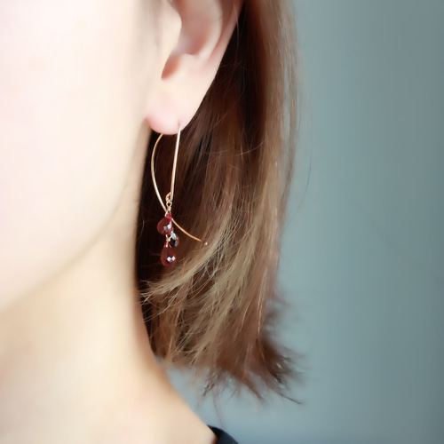 14kgf-ガーネットハーフカール ピアス ピアス（フック・チェーン） A.N