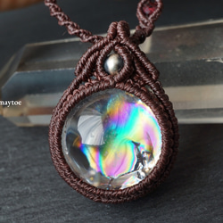 プレミアム級の虹入り☆レインボー水晶（アイリスクォーツ）の7色天然石お守りマクラメネックレス 2枚目の画像